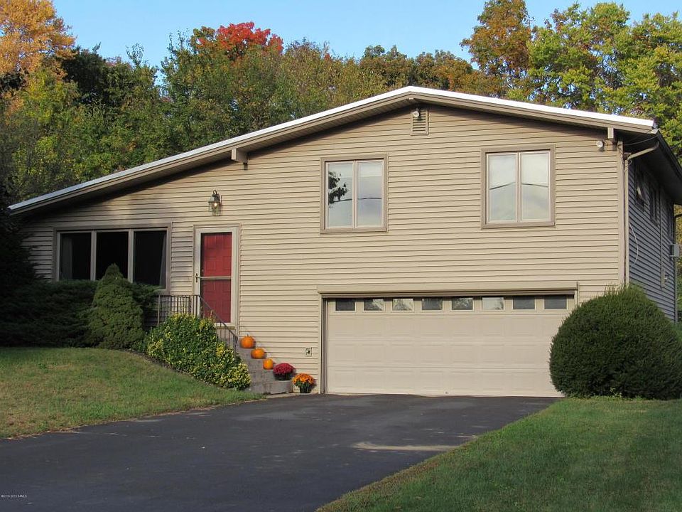 1st image of 14 Thornberry Dr