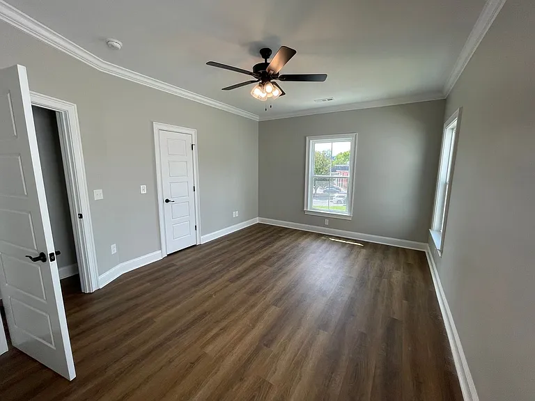625 E 3rd St #11 — Photo 21