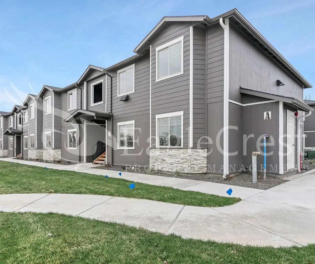 McKenzie Apartments — Photo 2