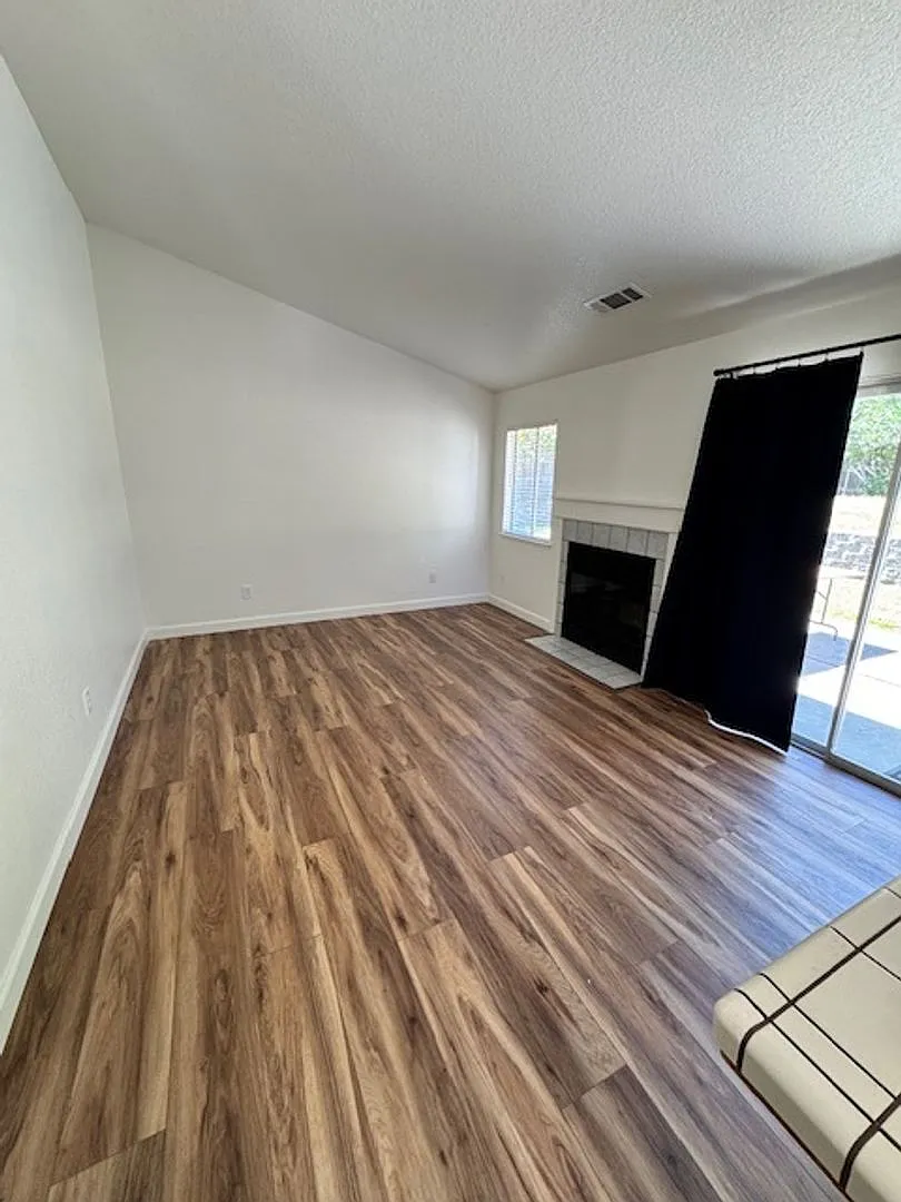 North Hilltop 3 Bedroom Home with RV parking! — Photo 4