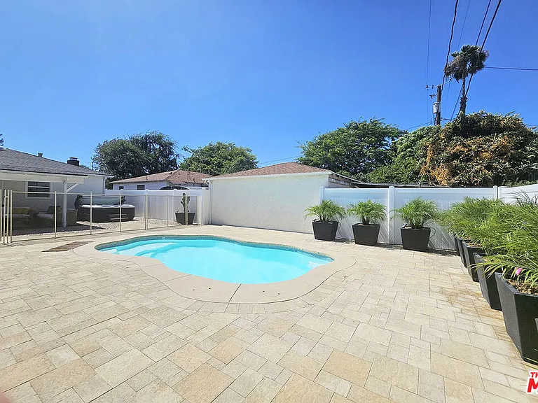 436 N Cordova St — Photo 3