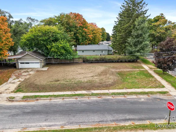 605 W Montcalm St, Greenville, MI 48838