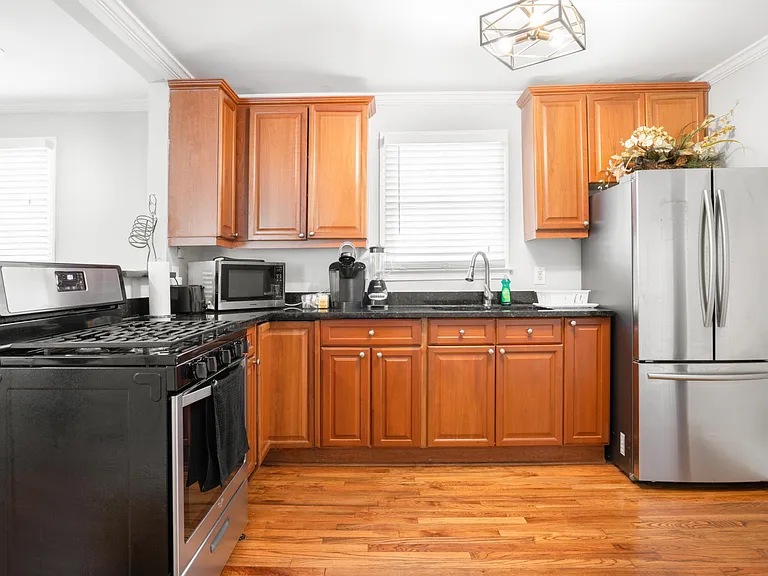 Electric Ave NW — Photo 9