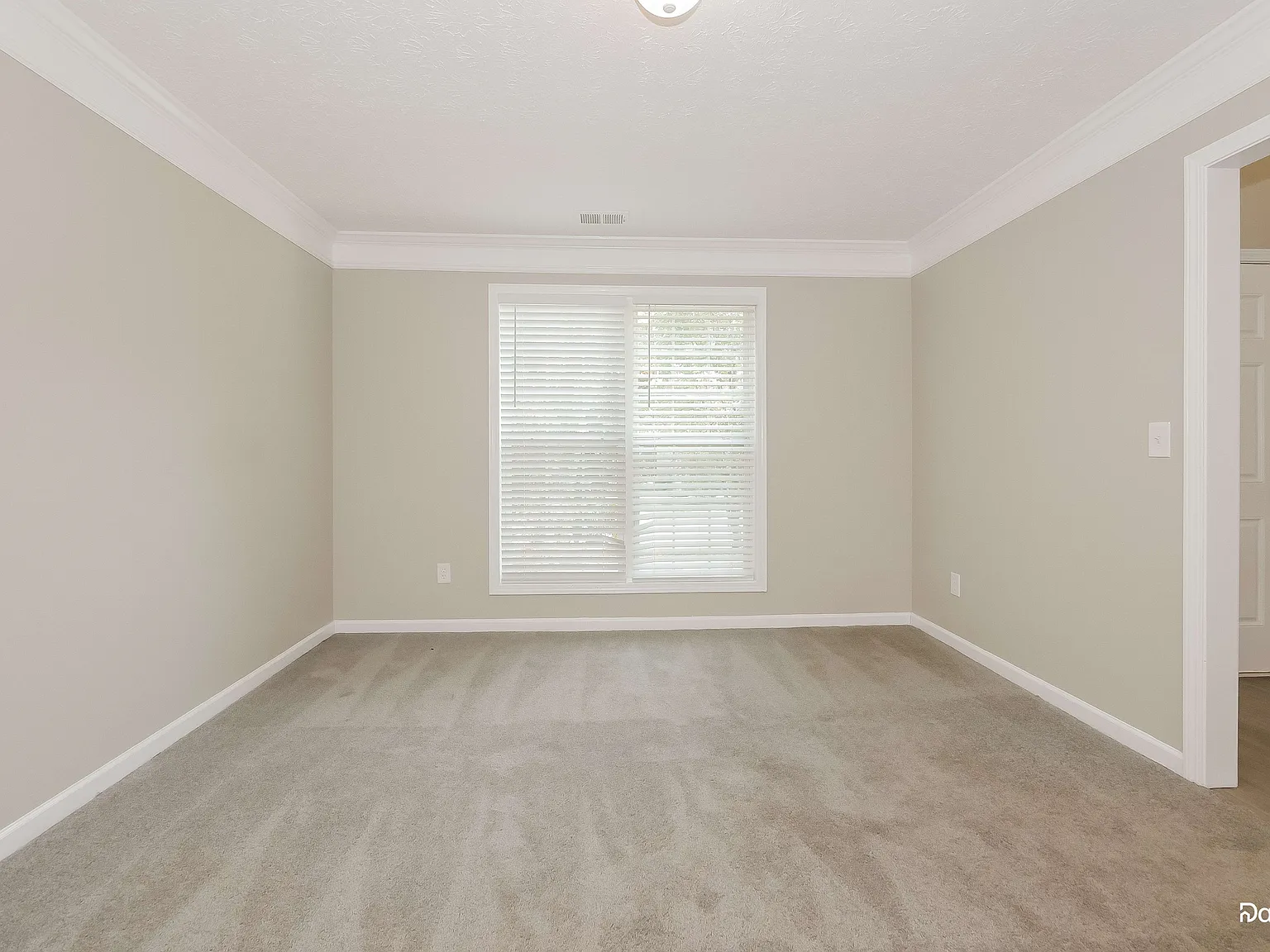 5 bed, 3.0 bath, 3402 sqft, $2,675 — Photo 4