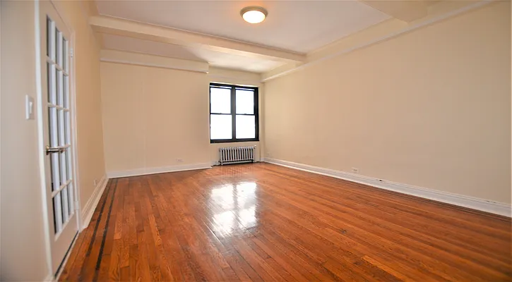 Rented by Manhattan Realty Group | media 10