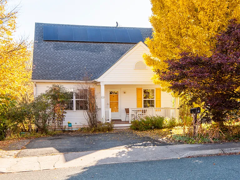 110 Chisholm Pl — Photo 32
