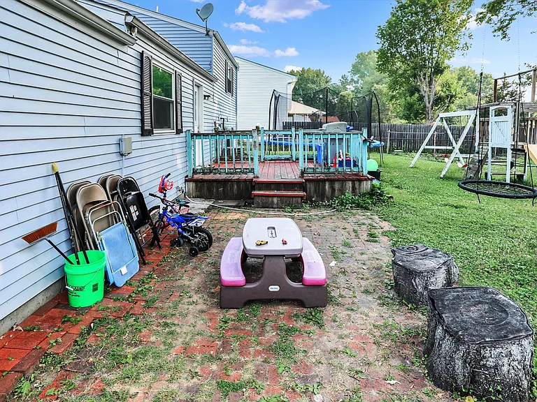 7915 Broadview Dr — Photo 30