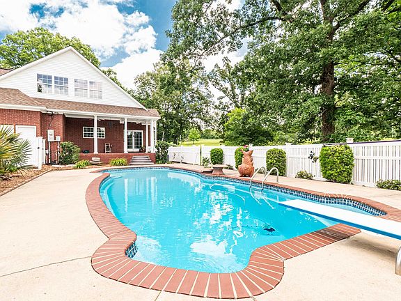 5th image of 185 Meadow View Dr