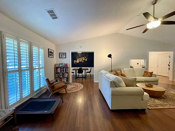 3rd image of 6827 Fawndale Dr