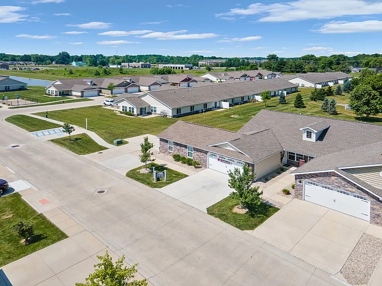 Redwood Brownsburg — Photo 12