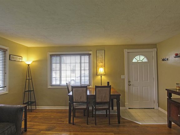 3rd image of 2621 W Everett Ave