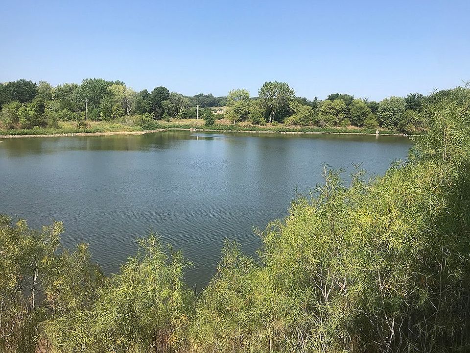 2nd image of 1301 Highway 31