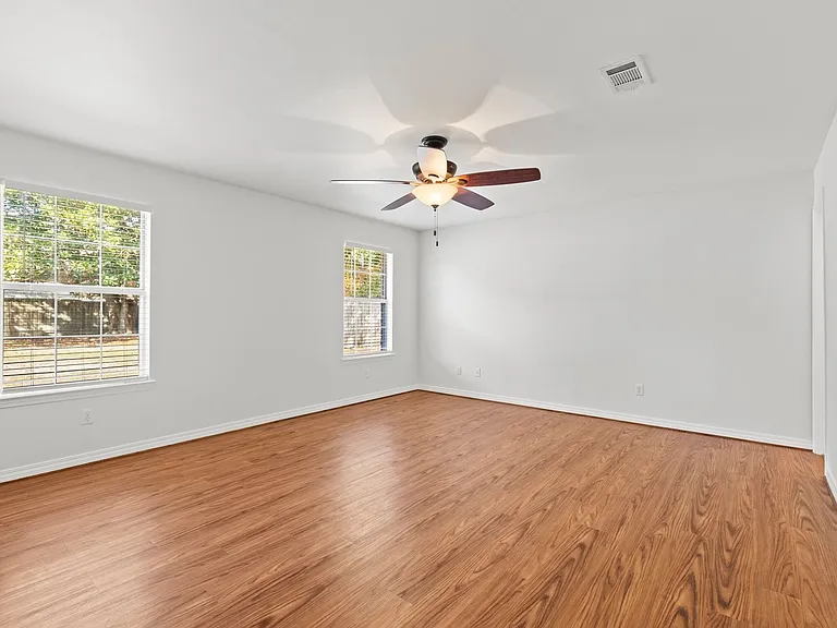 4407 Southminster Cir — Photo 17