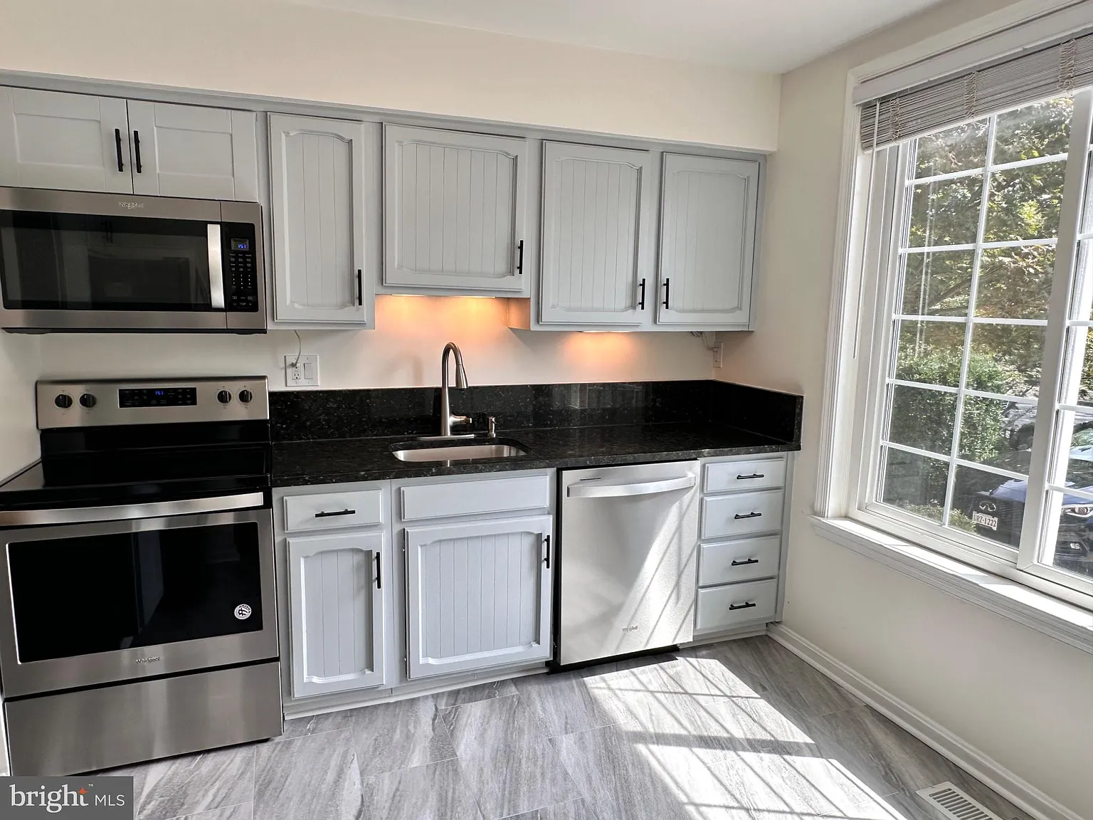 3 bed, 4.0 bath, 1896 sqft, $3,650 — Photo 3