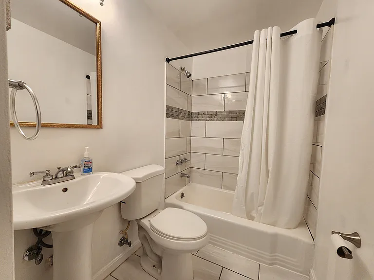 4411 Falls Bridge Dr #B — Photo 8