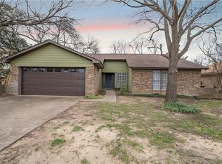 1906 Leighton Dr, Arlington, TX 76015