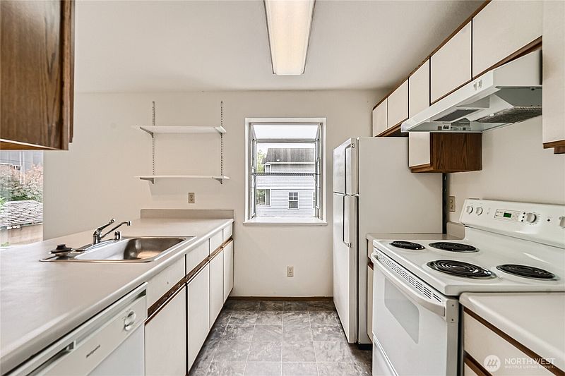 4th image of 8848 Stone Avenue N
