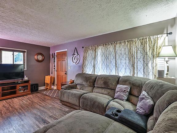 5th image of 4038 El Vista Dr