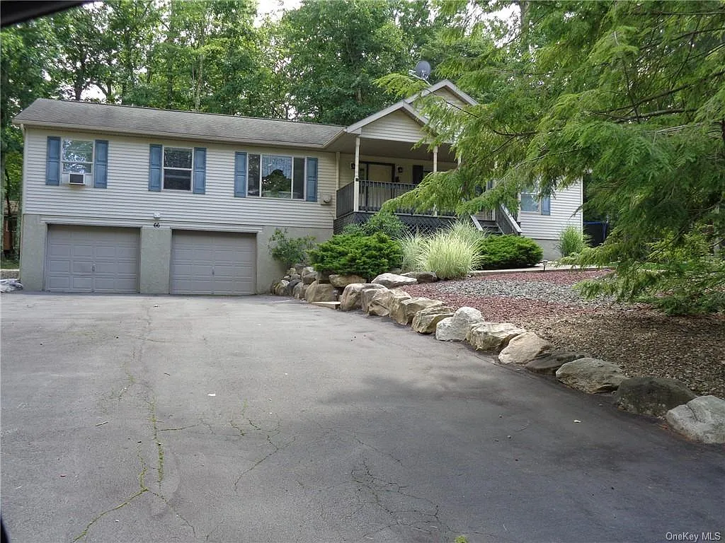 66 Surrey St photo 1