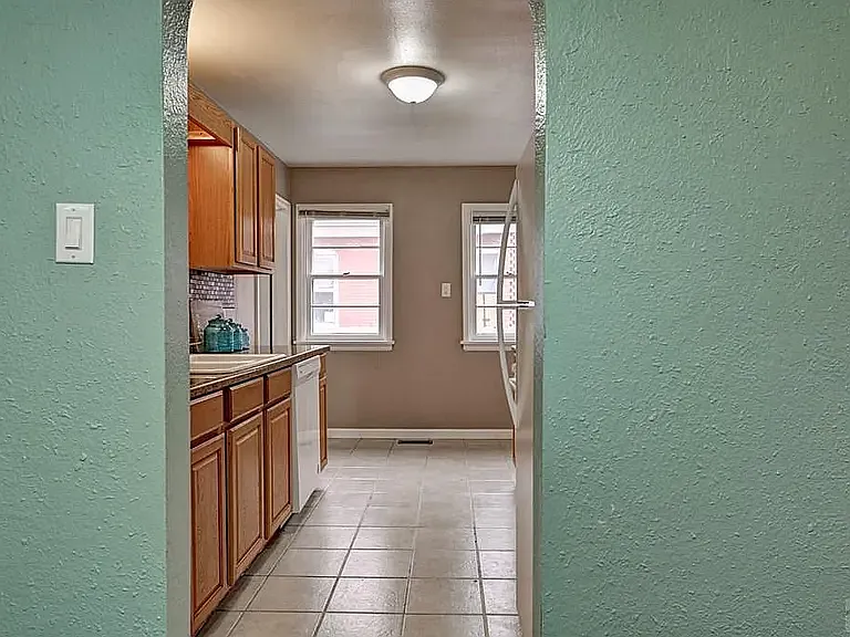 1215 Berkley Ave — Photo 2