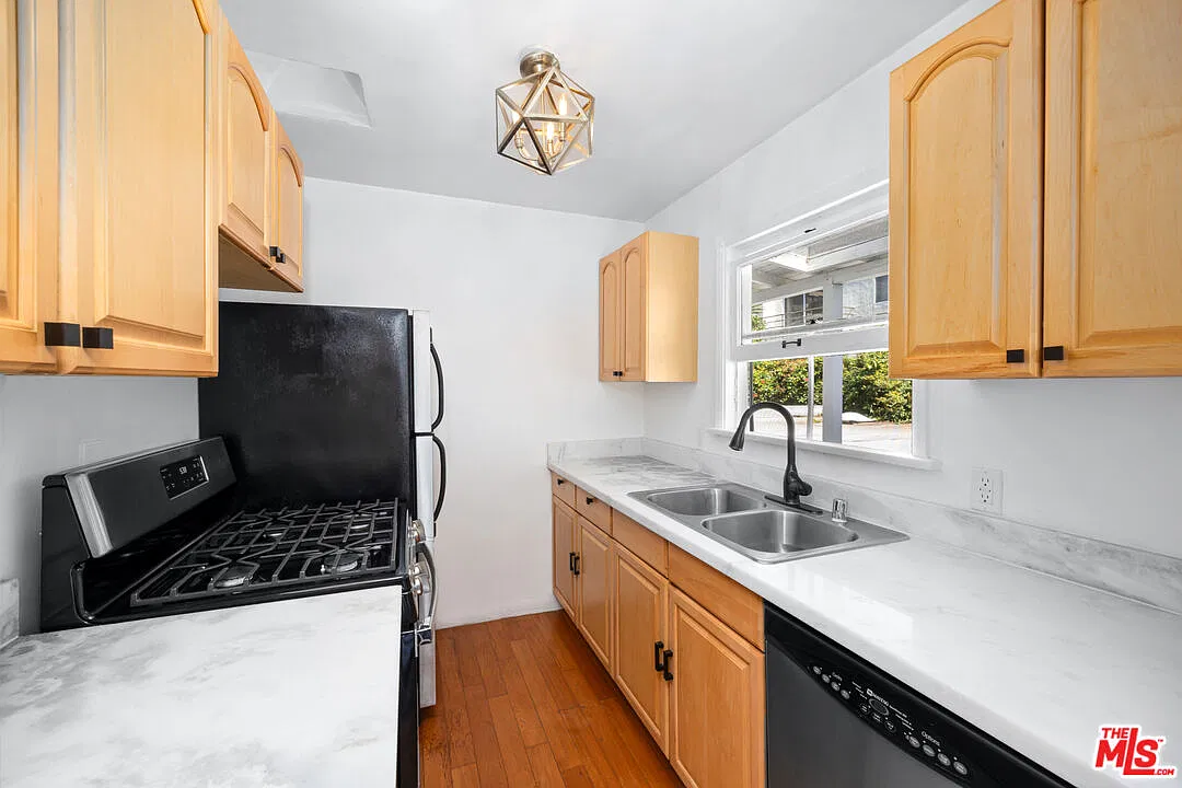 1 bed, 1.0 bath, $2,495 — Photo 4