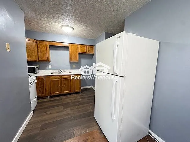 Move in Ready 2 Bedroom 1 Bath Unit in South Minneapolis — Photo 3