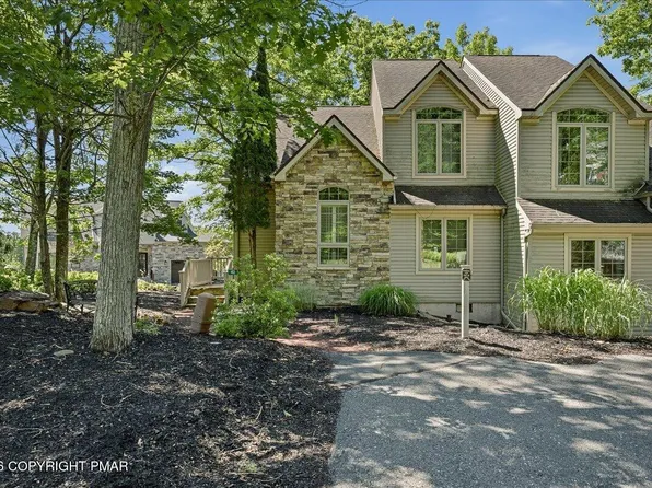 40 Summit Wind Dr, Lake Harmony, PA 18624