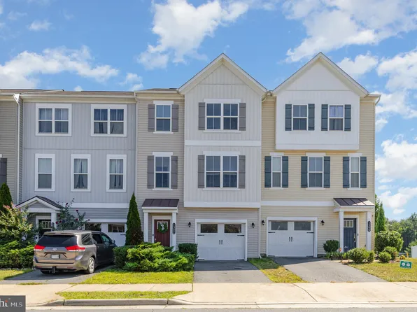 1302 Hudgins Farm Cir, Fredericksburg, VA 22408