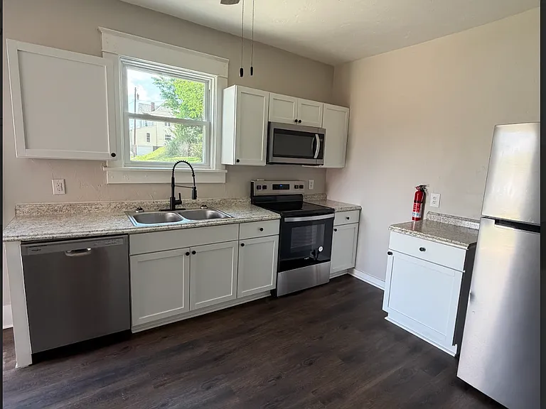 438 Westminster Ave #1 — Photo 2