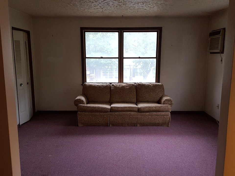 2nd image of 108 N 8th St