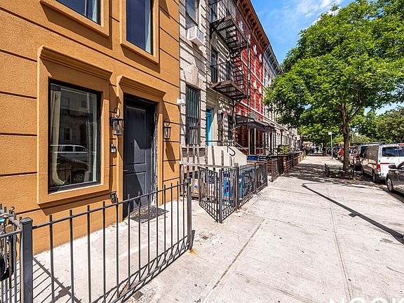 5th image of 299 Chauncey St APT 1D
