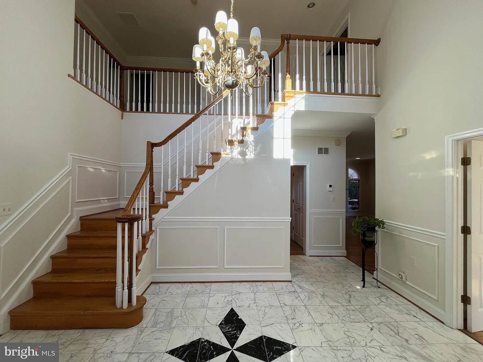 4 bed, 4.5 bath, 3546 sqft, $7,950 — Photo 3