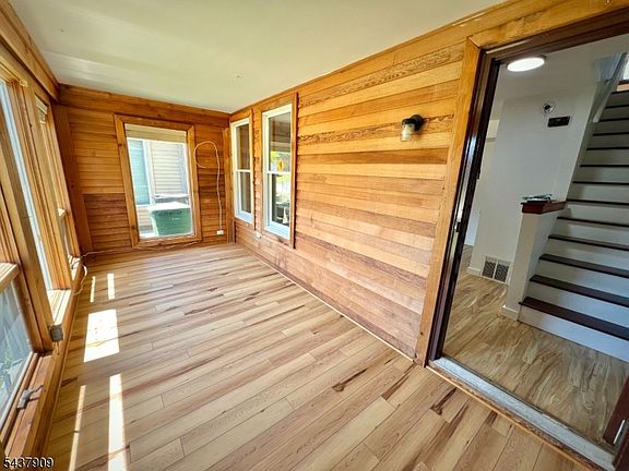 2nd image of 272 E Washington Ave #272