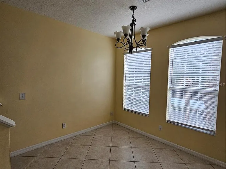 2927 Pointeview Dr — Photo 4