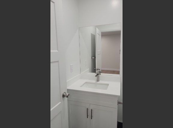 4th image of 304 Albert St W #206
