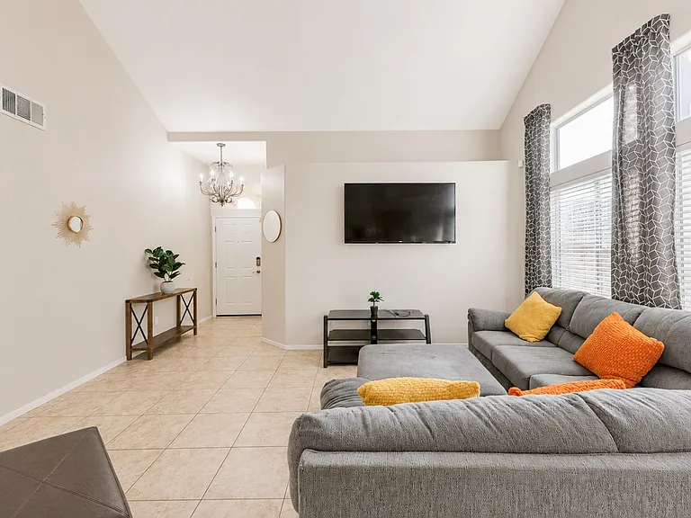 8724 Wintry Garden Ave — Photo 5