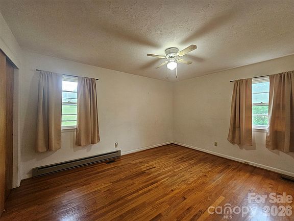 4th image of 3025 Hazel Dr