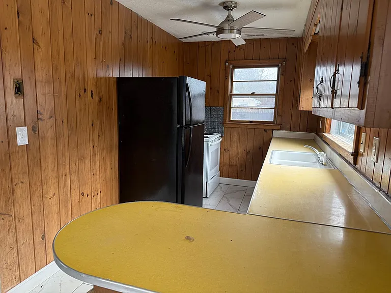 221 Taylor St — Photo 12