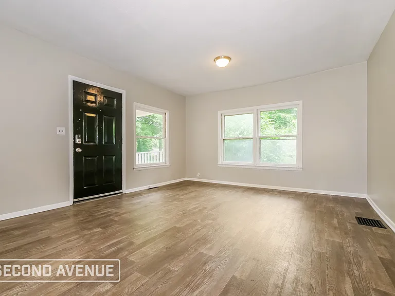 7945 Euclid Ave — Photo 3