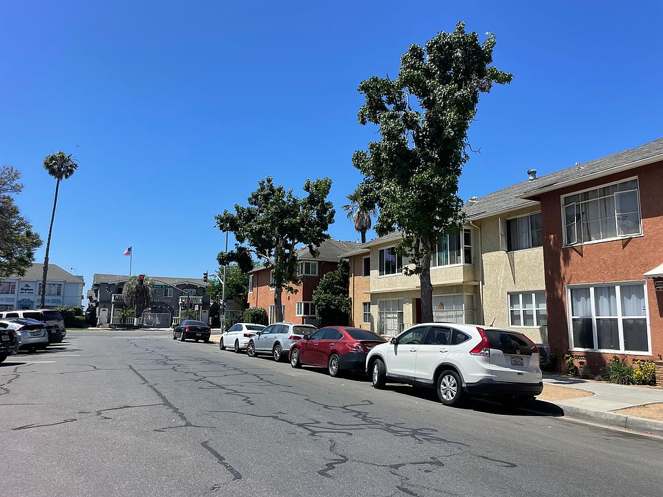1st image of 15 Cerritos Ave #11