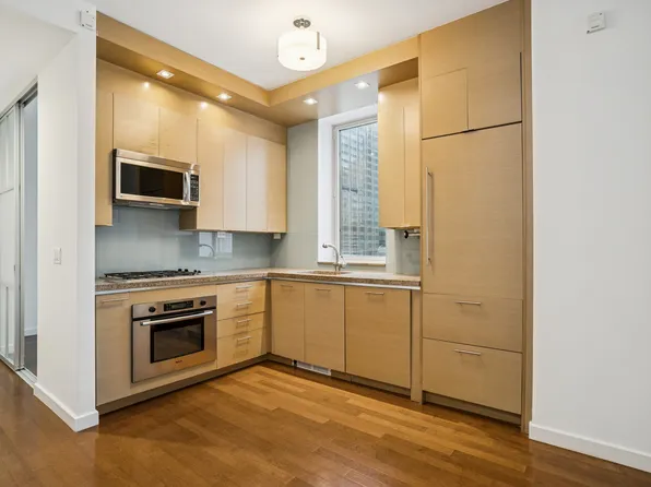 1600 Broadway image 7 of 14