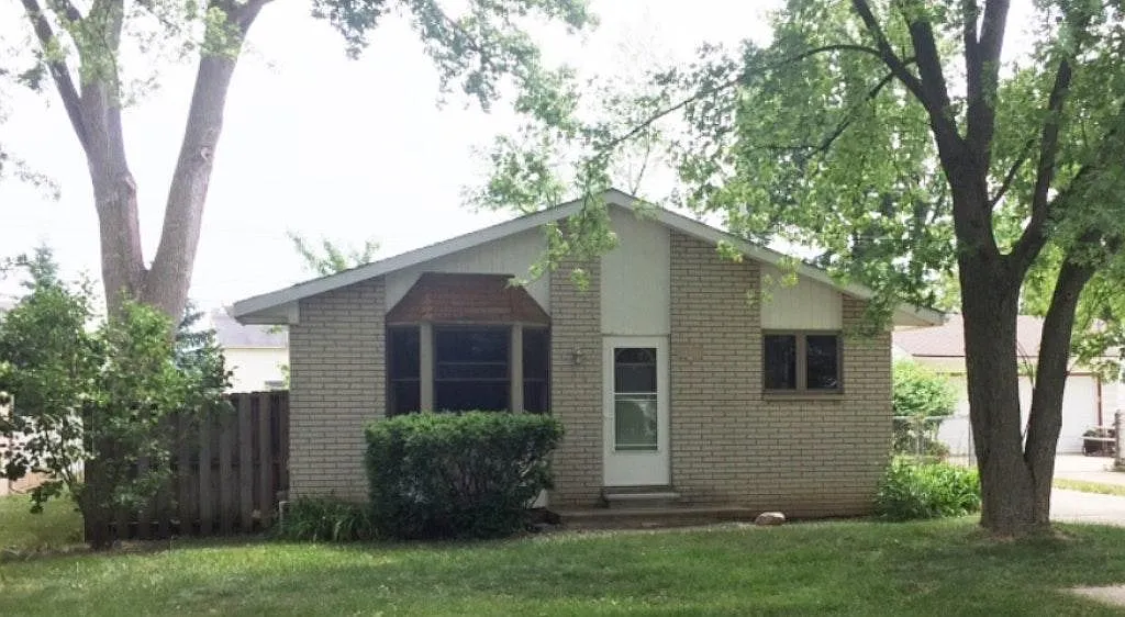 3 bed, 1350 sqft, $2,000 — Photo 1