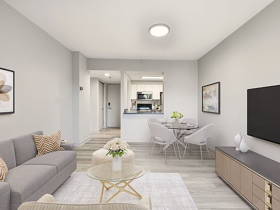 3rd image of 300 Yoakum Pkwy #806