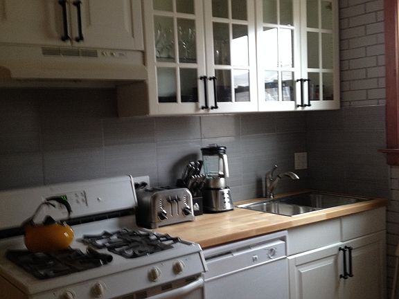 Downstairs kitchen: new!