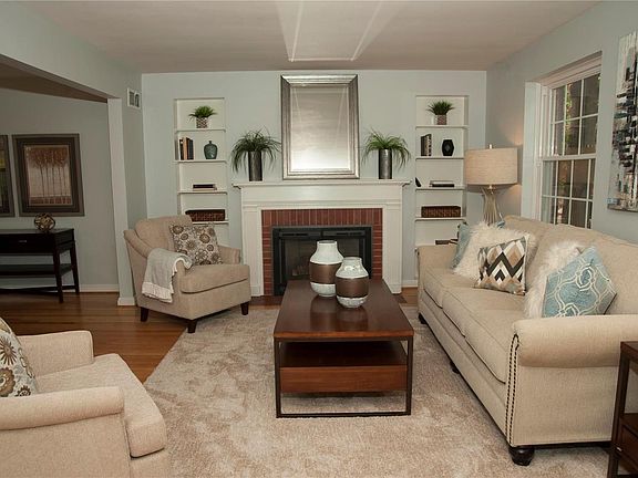 4th image of 18 Thorncliff Ln