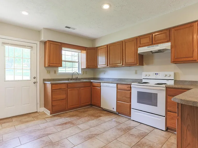 5571 Tallant Rd #B — Photo 7