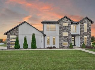 1015 Nutmeg Dr, De Pere, WI 54115