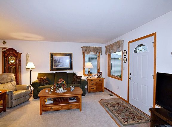 3rd image of 41 S Walnut Dr