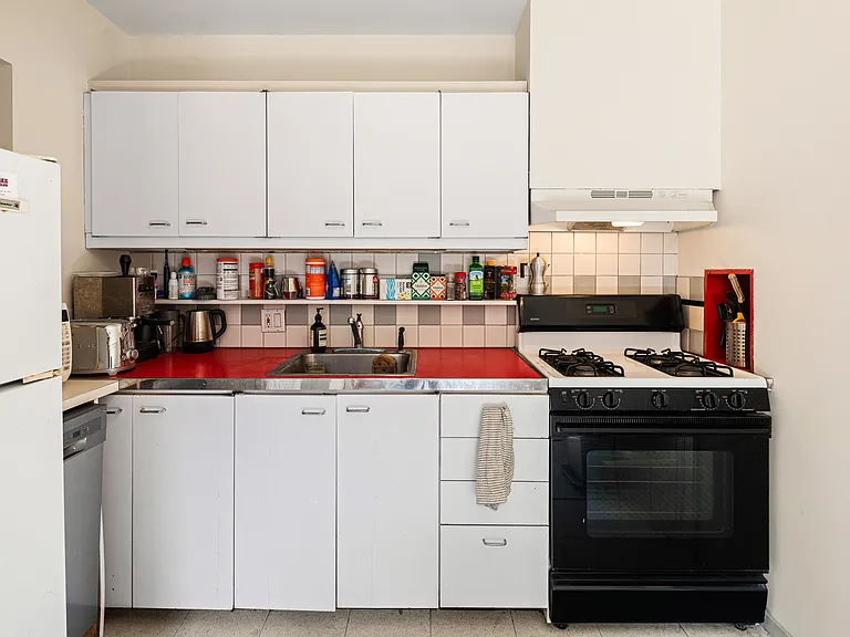 2101 Lombard St — Photo 4