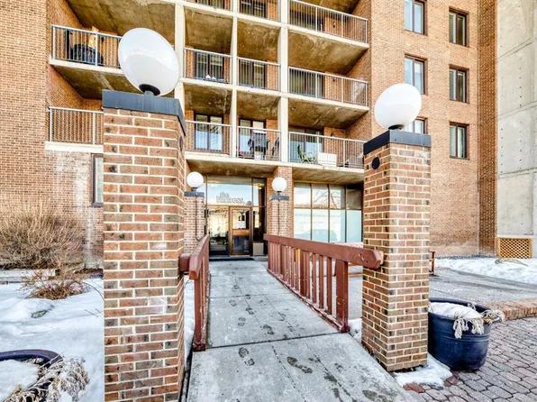 4944 W Dalton Dr NW #112, Calgary, AB T3A 2E6